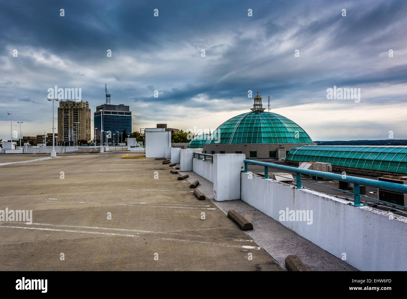 Parking garage rooftop hires stock photography and images Alamy