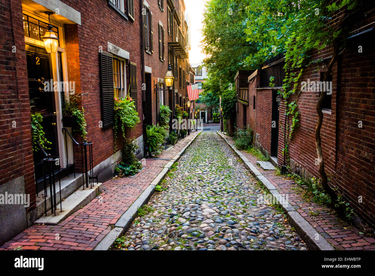 Acorn Street at night, in Beacon Hill, Boston, Massachusetts Stock Photo -  Alamy