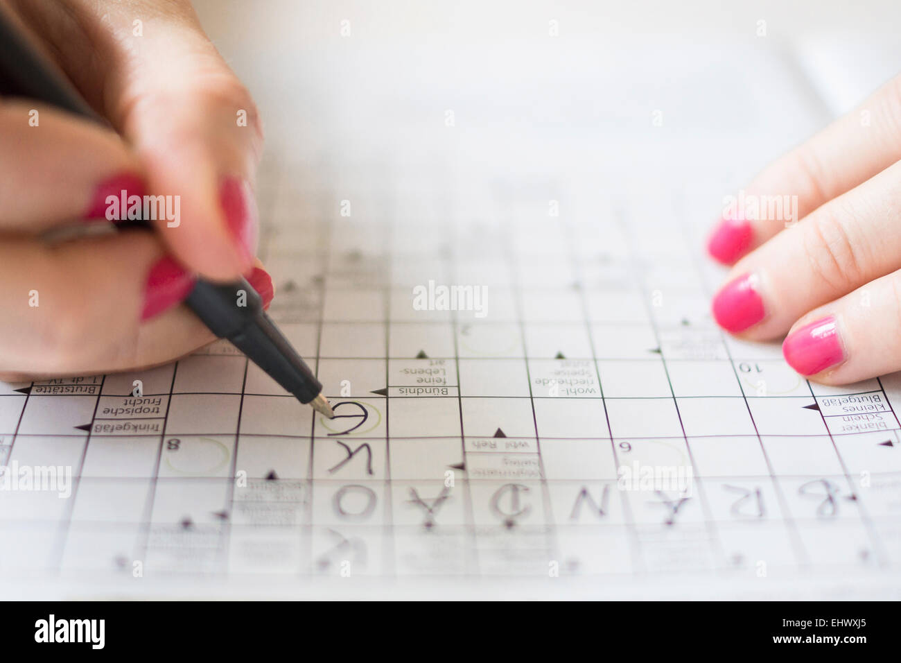 Woman doing crossword puzzle Stock Photo - Alamy