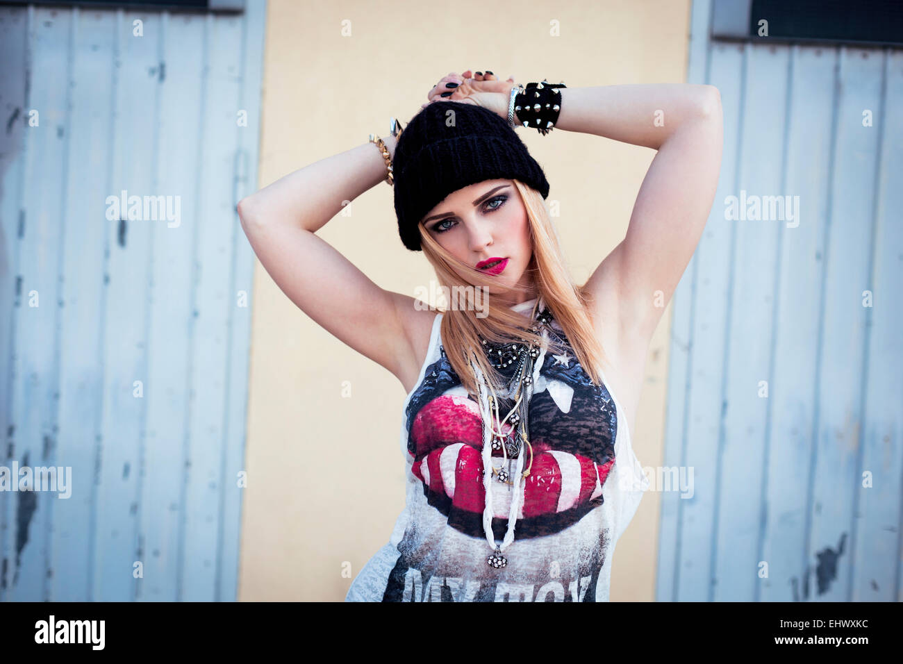 самая уродливая девушка в мире. зои кравиц очень плохие девчонки. плохие девочки фильм 2017. самый плохой девочки. кейт маккиннон очень плохие девчонки.