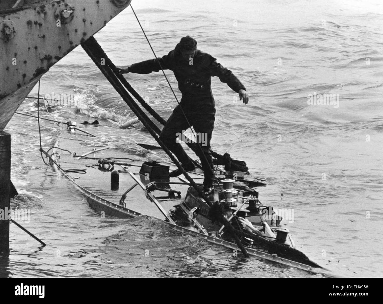 AJAX NEWS PHOTOS - 10TH SEPTEMBER,1974. SHOREHAM, ENGLAND. - WRECK SALVAGED - 741009/741109/GR1. A DIVER LEAPS FROM THE SALVAGE BARGE ONTO ALL THAT REMAINS OF THE HULL OF MR HEATH'S YACHT MORNING CLOUD AS SHE WAS BROUGHT INTO SHOREHAM HARBOUR. THE £45,000 OCEAN RACER, THE THIRD WHICH MR HEATH HAS OWNED, WAS WRECKED IN A GALE OFF THE SUSSEX COAST ON SEPT 2ND,1974. TWO MEN LOST THEIR LIVES IN THE TRAGEDY. A YACHT SURVEYOR AT THE SCENE IN SHOREHAM SAID THE BOAT WAS A TOTAL LOSS. MOST OF THE STARBOARD SIDE WAS MISSING AND THE MAST AS WELL AS THE ENGINE HAD GONE. PHOTO:JONATHAN EASTLAND/AJAX REF:74 Stock Photo