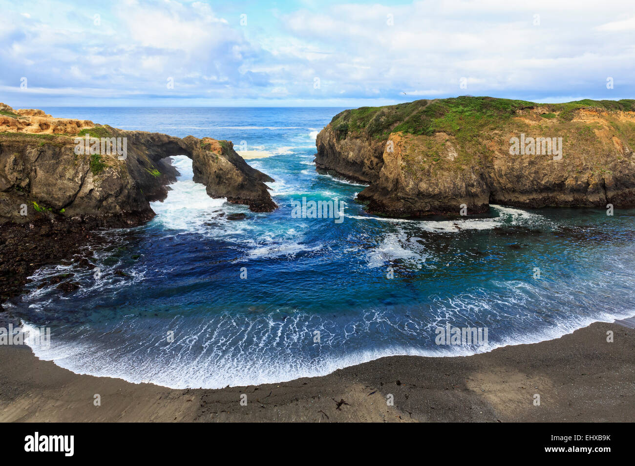 USA, California, Mendocino Headlands State Park, Mendocino, Pacific Coast, View to rock arch