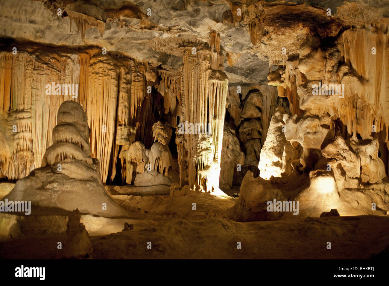 Limestone formations in the main chamber of the Cango Caves, Oudtshoorn, South Africa Stock