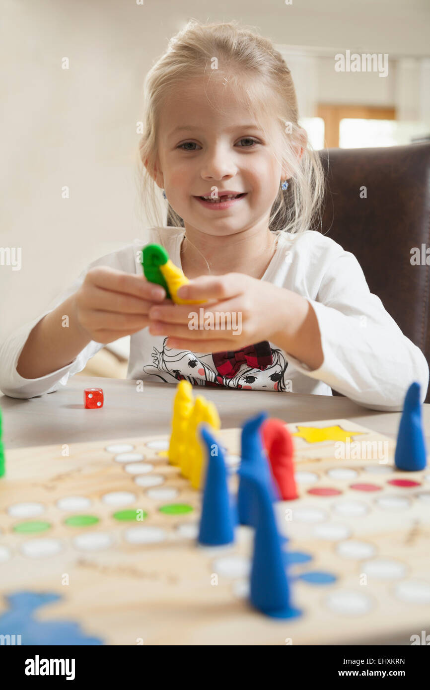 Game of life board game playing hires stock photography and images Alamy