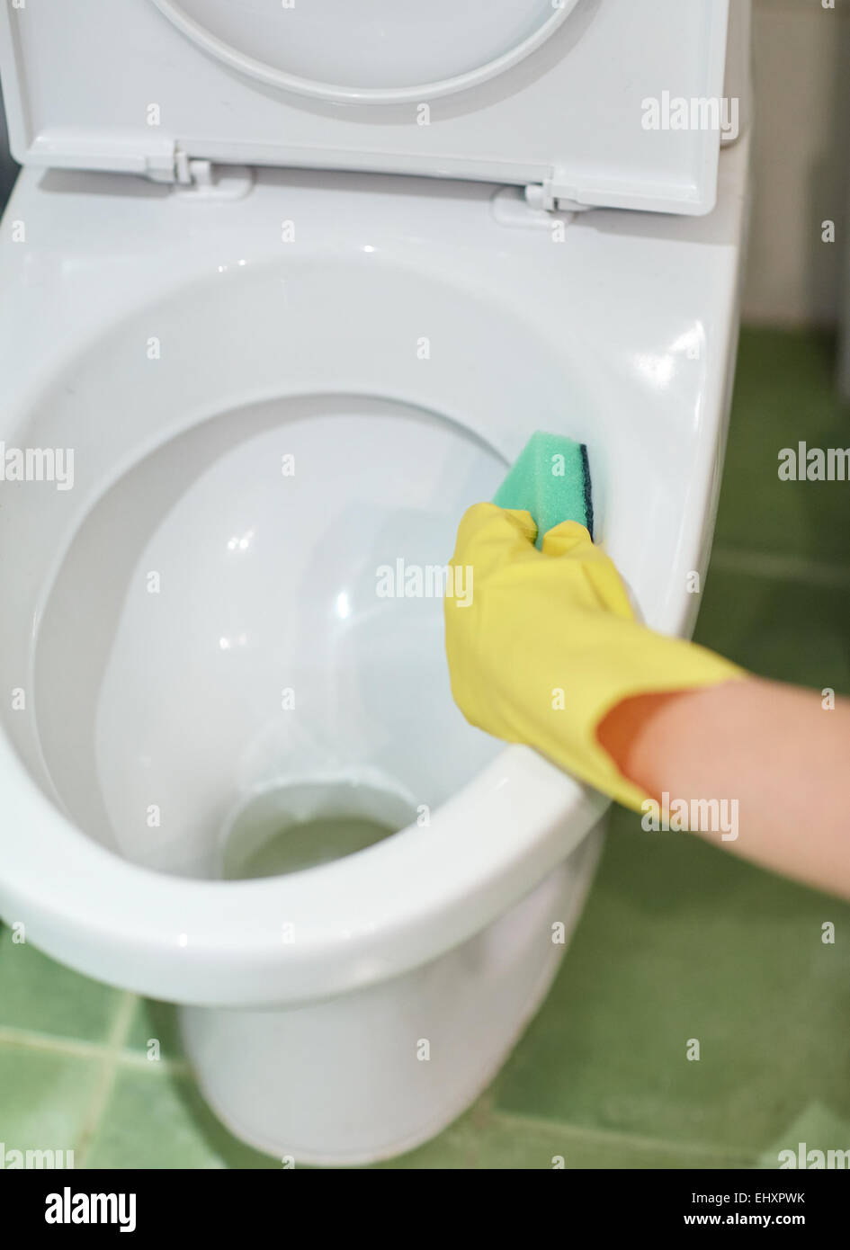 Woman cleaning bathroom toilet hi-res stock photography and images - Alamy