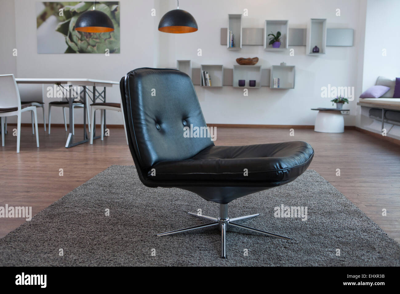 Black leather chair in a modern living room Stock Photo Alamy