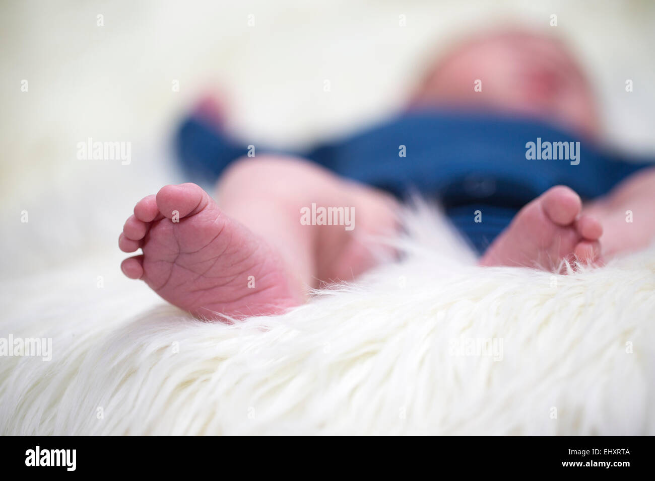 Feet of newborn baby boy Stock Photo - Alamy