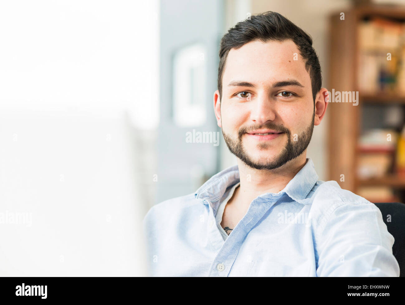 Portrait of smiling young man Stock Photo - Alamy
