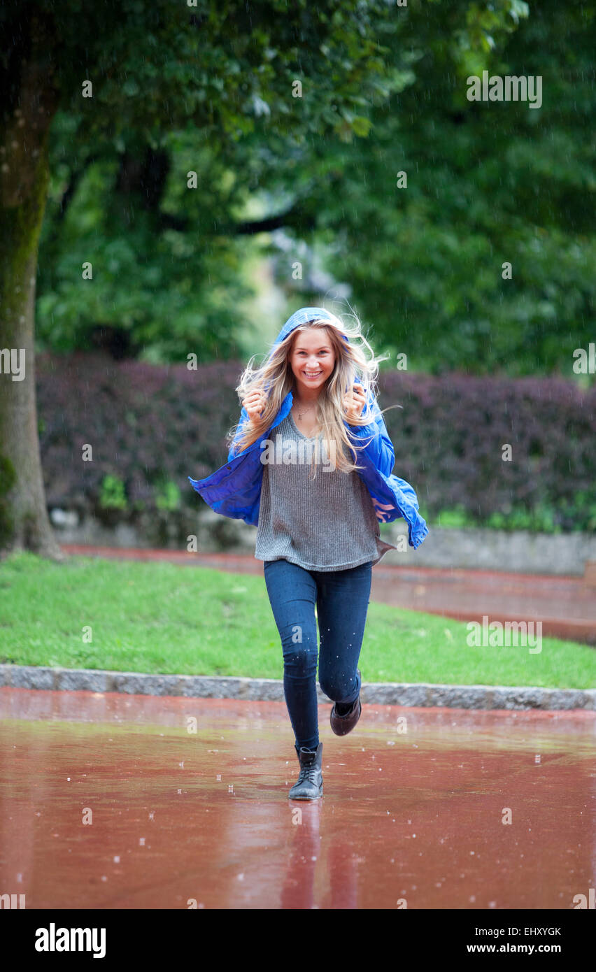 Teenage girl in rain running hires stock photography and images Alamy