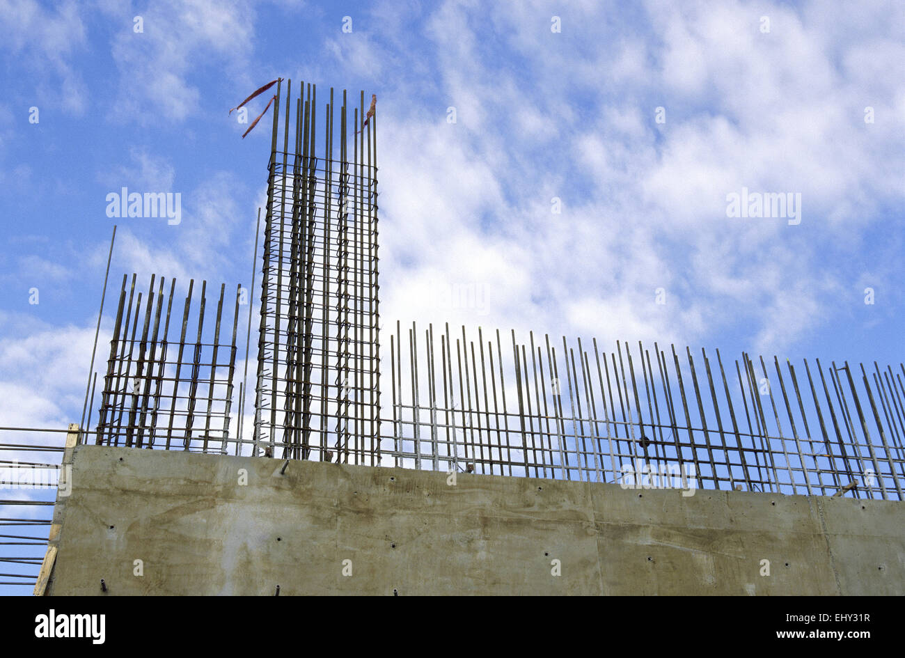 Rebar and concrete wall construction Stock Photo Alamy