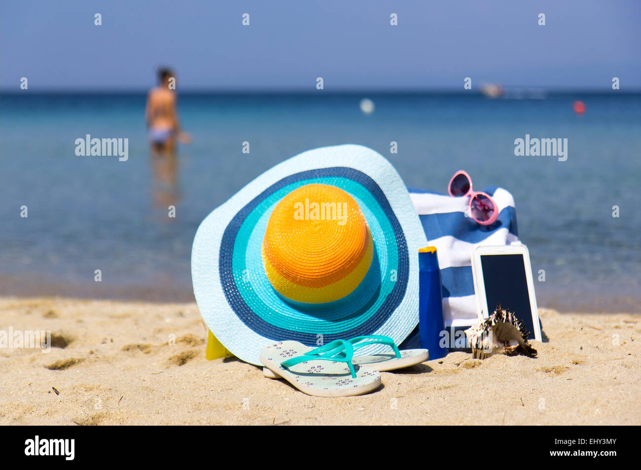 Colorful hat and bag on the beach Stock Photo - Alamy