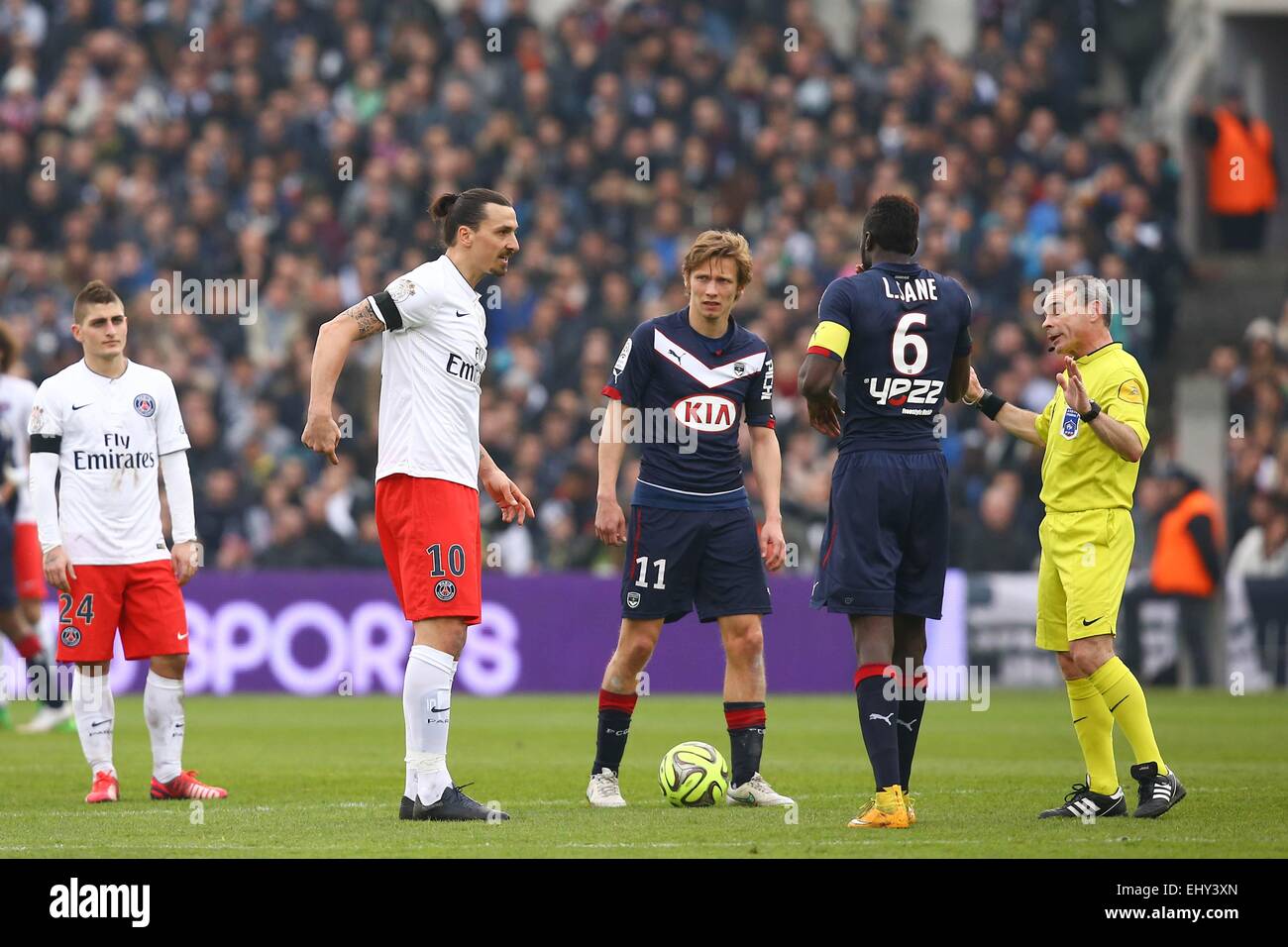 Arbitre Lionel Jaffredo/Zlatan Ibrahimovic - 15.03.2015 - Bordeaux/Paris  Saint Germain - 29e journee Ligue 1.Photo : Manuel Blondeau/Icon Sport  Stock Photo - Alamy