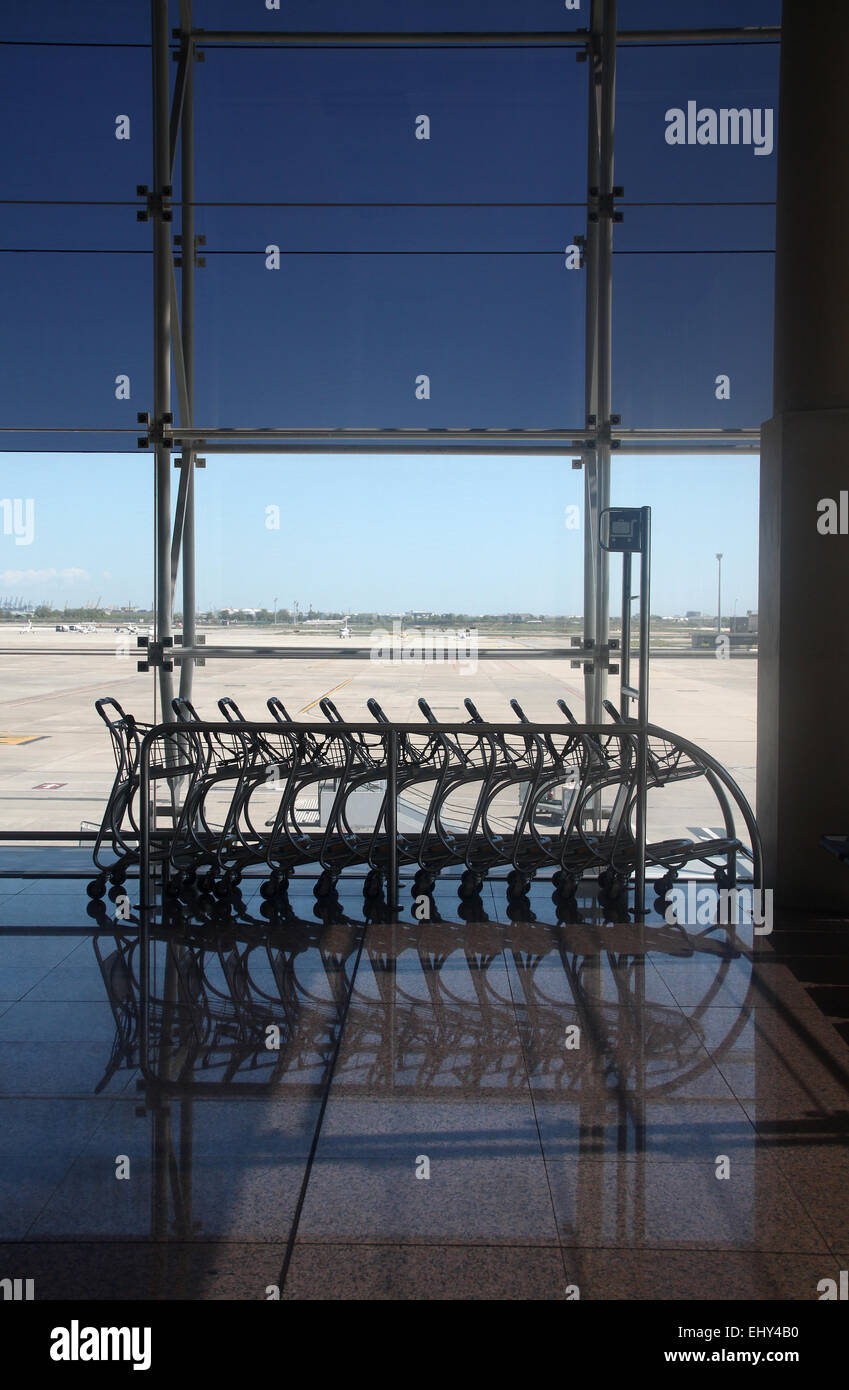Empty trolleys hires stock photography and images Alamy