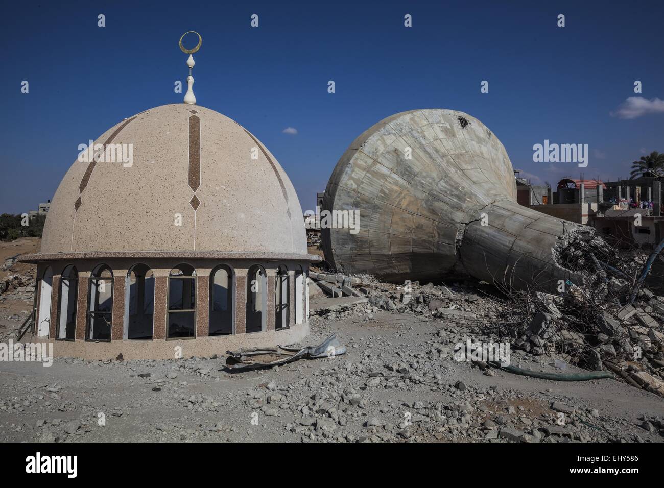 Khuzaa, Gaza, Palestinian Territories. 3rd Oct, 2014. Dome of the destroyed Ebad El Rahman mosque and the water tank of Khuzaa village in the south of Gaza. © Celestino Arce/ZUMA Wire/ZUMAPRESS.com/Alamy Live News Stock Photo