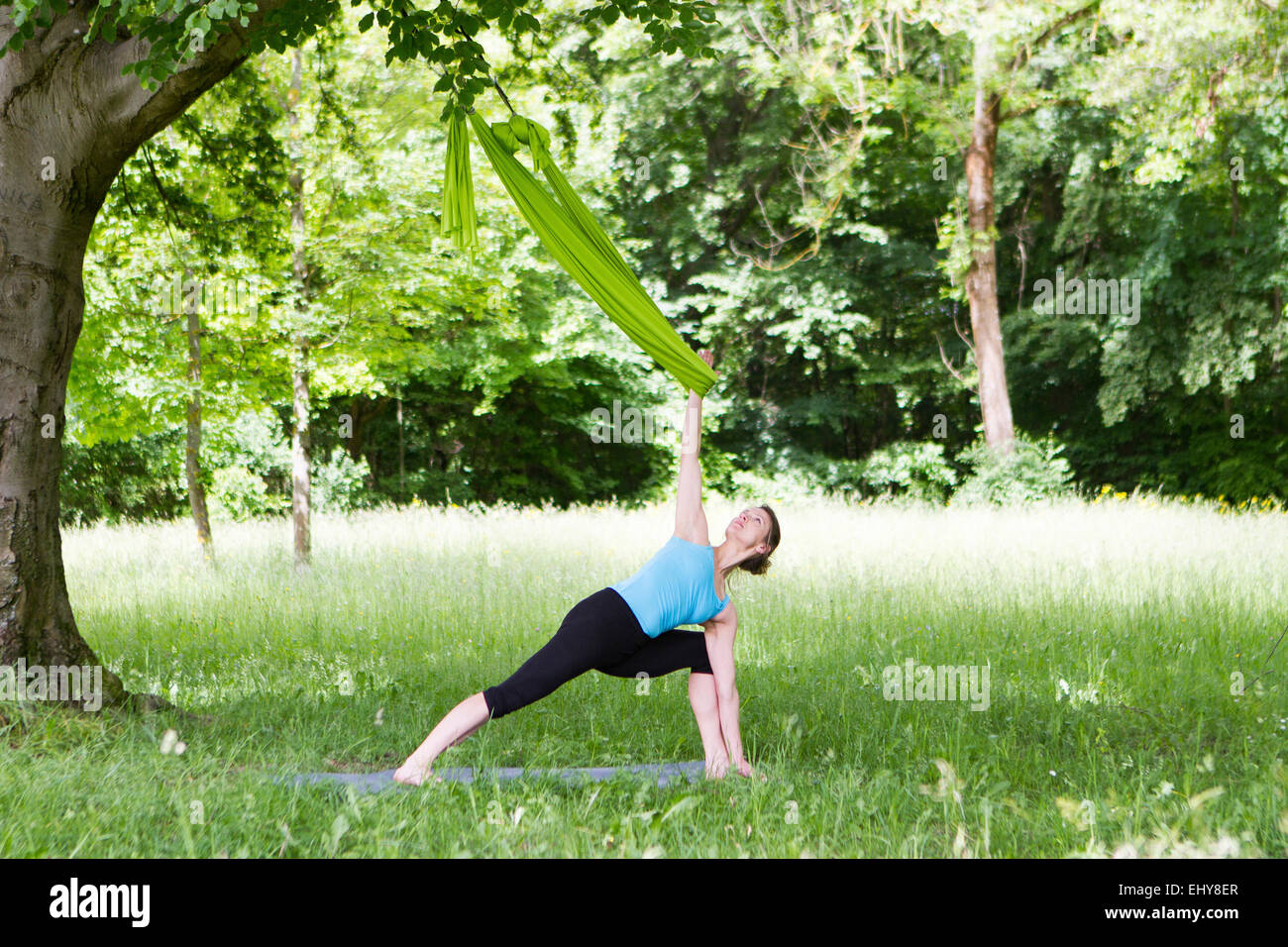 Rubber band stretching hires stock photography and images Alamy