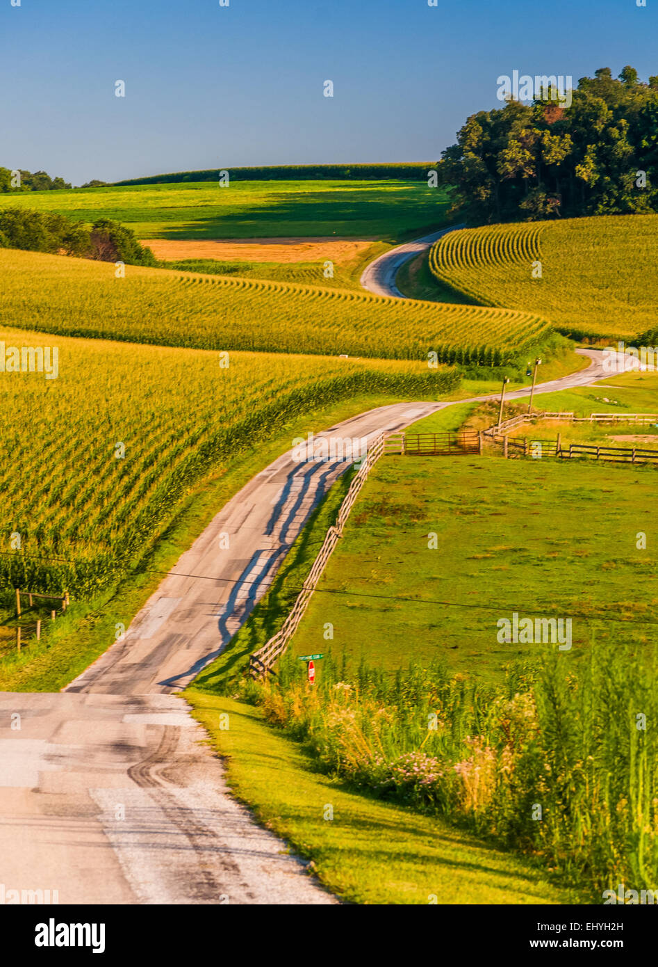 Rural hillside country road hi-res stock photography and images - Alamy