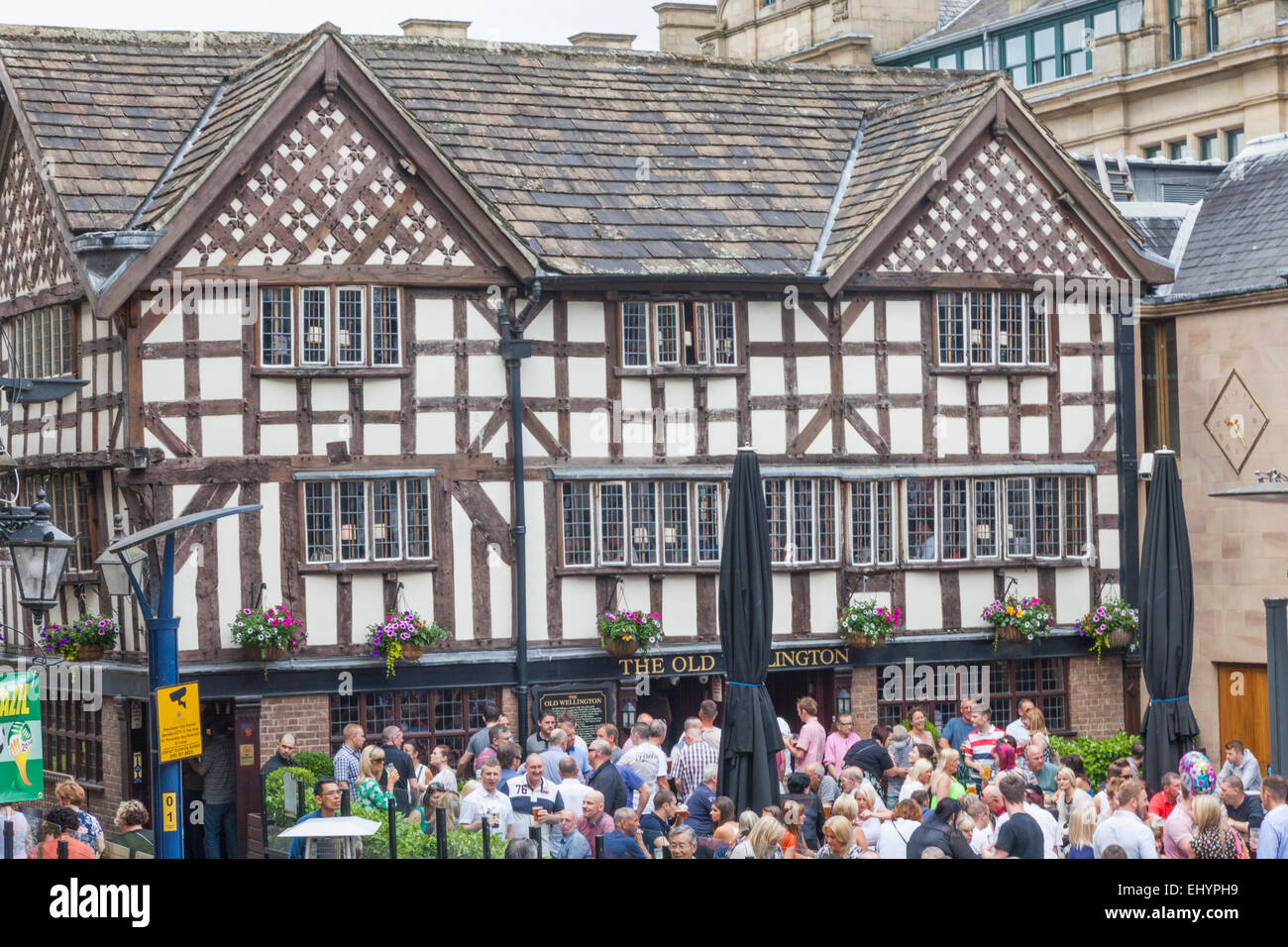 England, Manchester, city, Old Wellington Inn Pub and Sinclairs Oyster Bar Stock Photo