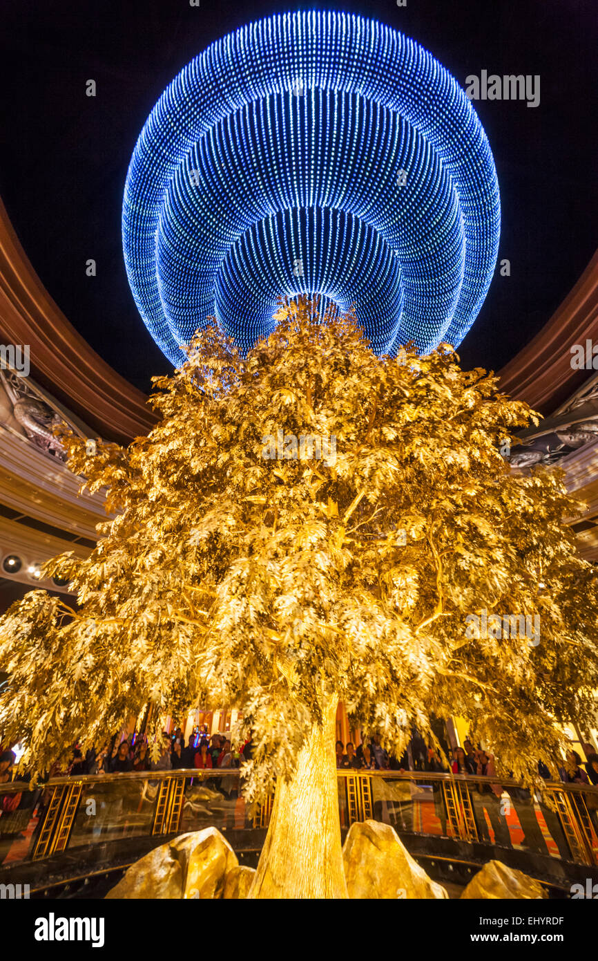 China, Macau, Wynn Hotel and Casino, The Atrium "Tree of Prosperity" Show Stock Photo