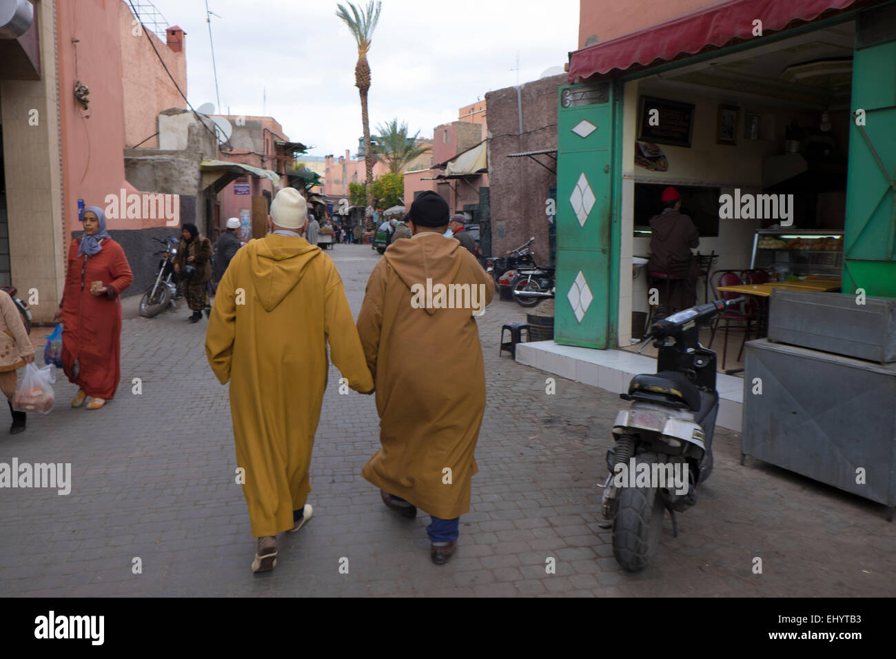 Arab men holding hands hires stock photography and images Alamy