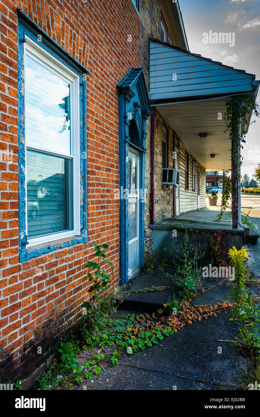 Old, rundown house in Abbottstown, Pennsylvania Stock Photo Alamy