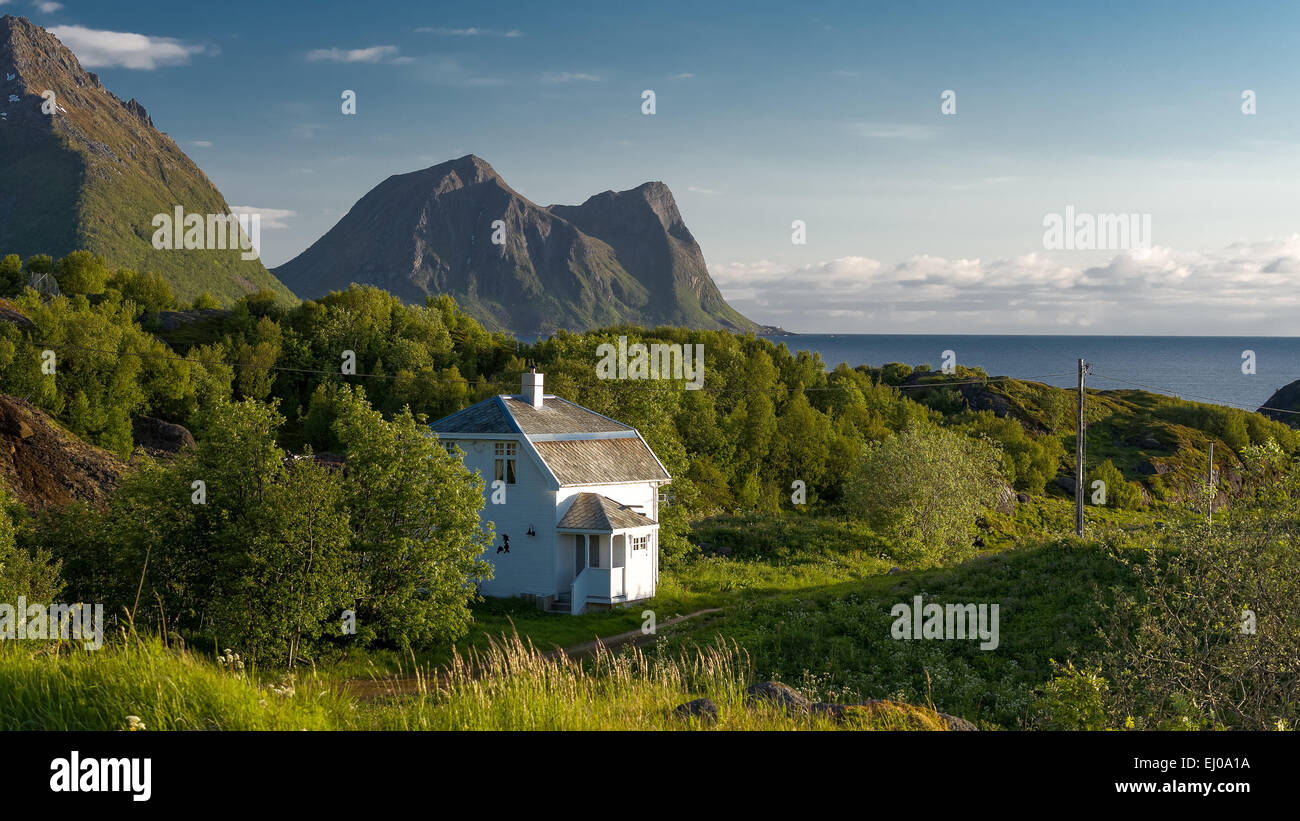 Mountains, Hamn i Senja, house, home, timber house, horizon, coast, costal, range, sea, northern, Nordic, North Sea, Norge, Norwa Stock Photo