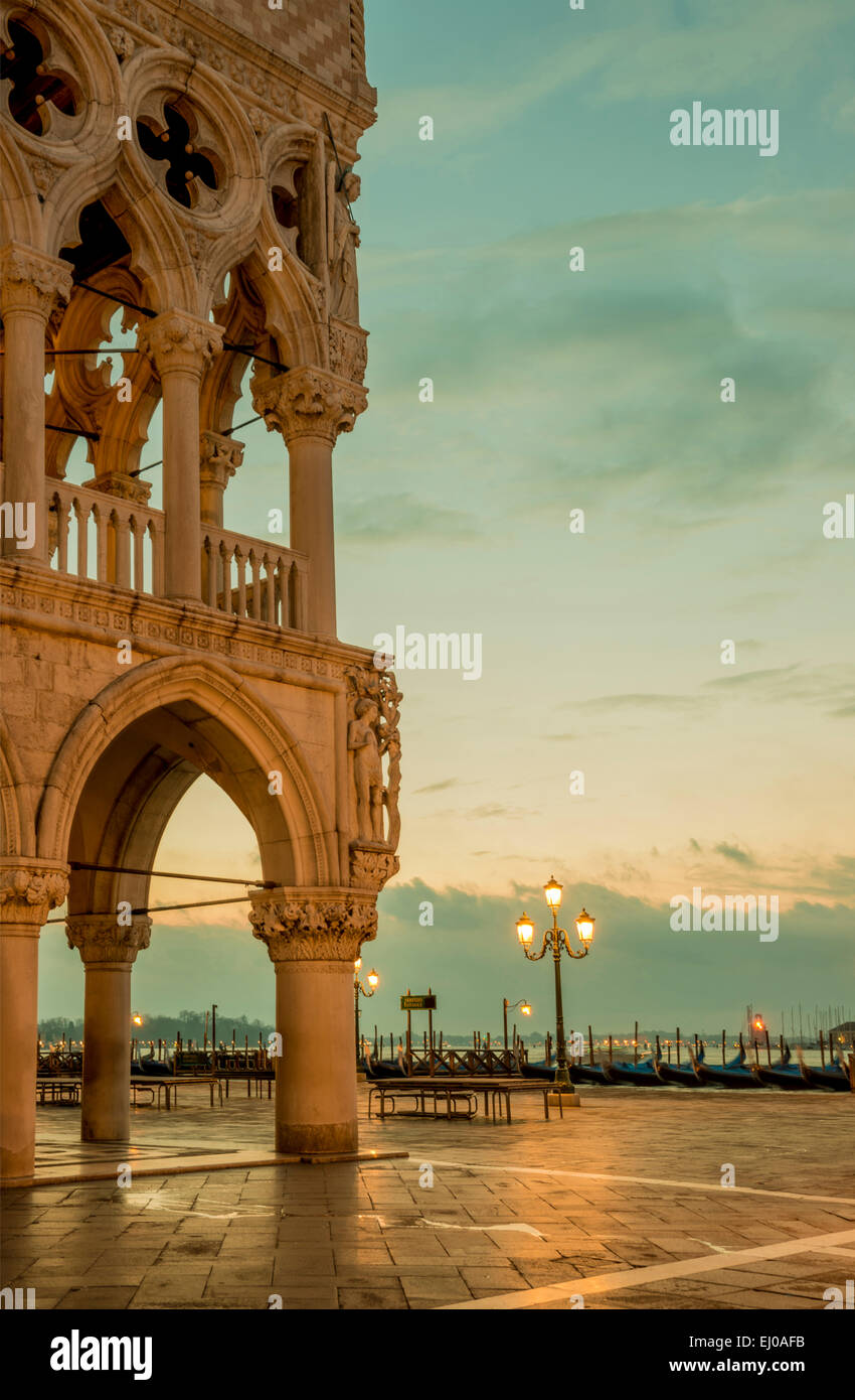 Column doges palace venice italy hi-res stock photography and images ...