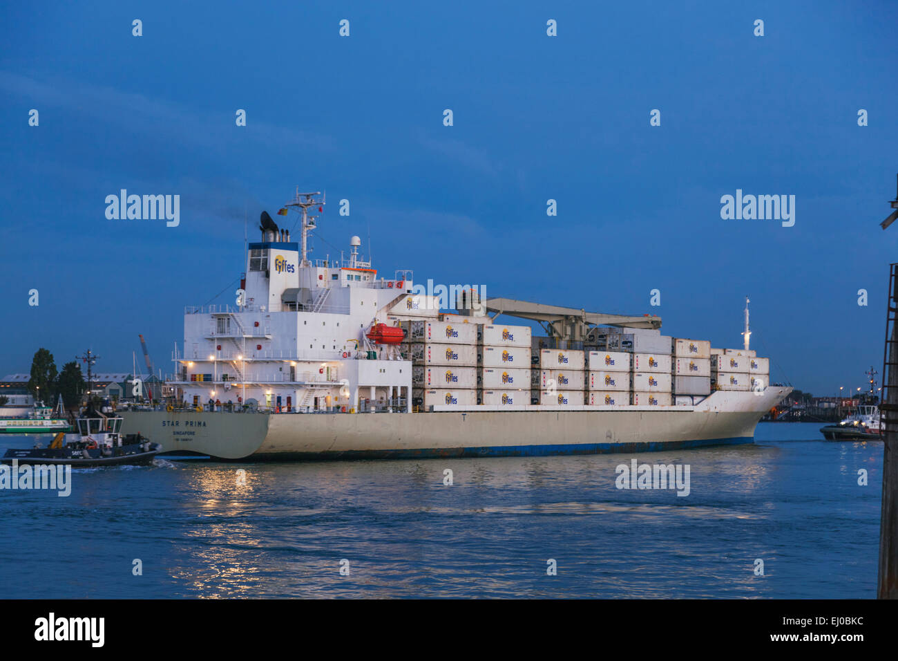 Fyffes bananas hires stock photography and images Alamy