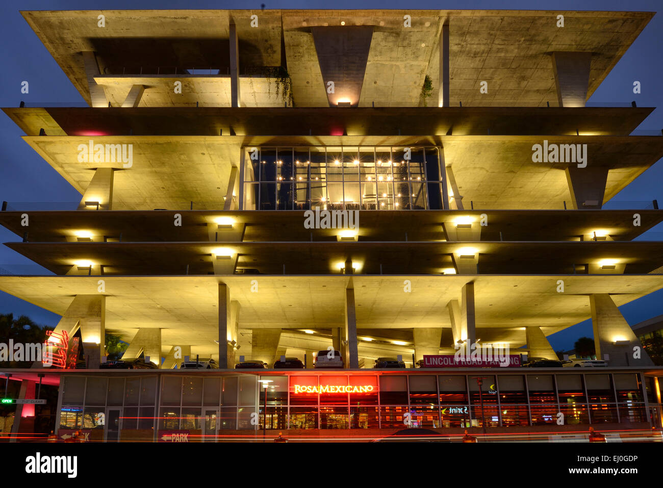 USA, Florida, Dade County, Miami, Miami Beach, 1111 Lincoln Road