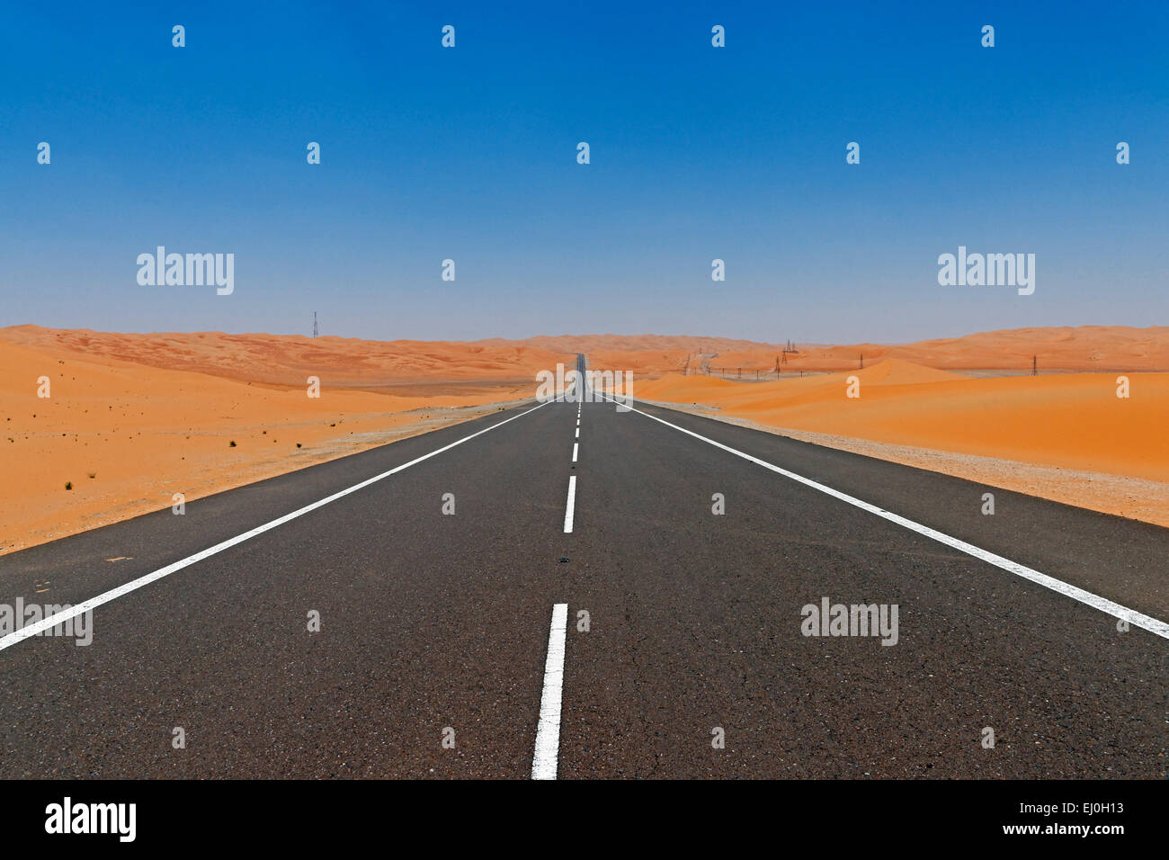 Asia, United Arab Emirates, UAE, Abu Dhabi, Arada, Liwa, Arada Road, desert, sand dunes, mountains, sand, desert, panorama, scene Stock Photo