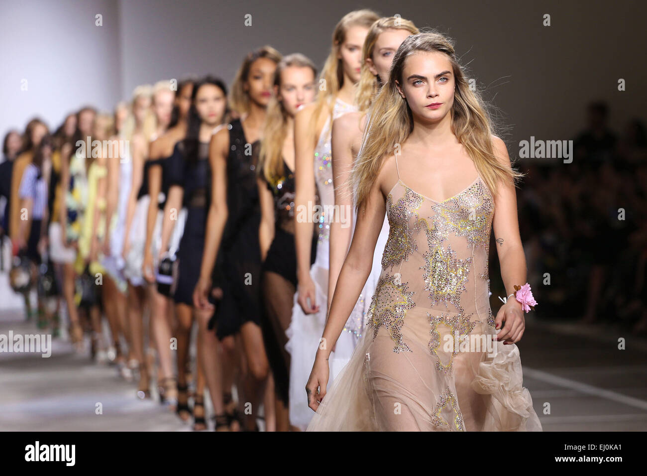 London Fashion Week Spring/Summer 2015 - Topshop Unique - Catwalk  Featuring: Cara Delevingne Where: London, United Kingdom When: 14 Sep 2014  Stock Photo - Alamy