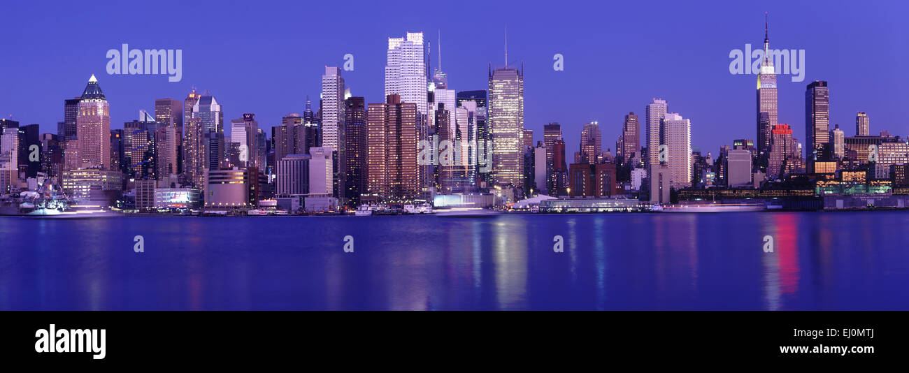 MIDTOWN SKYLINE HUDSON RIVER MANHATTAN NEW YORK CITY USA Stock Photo ...