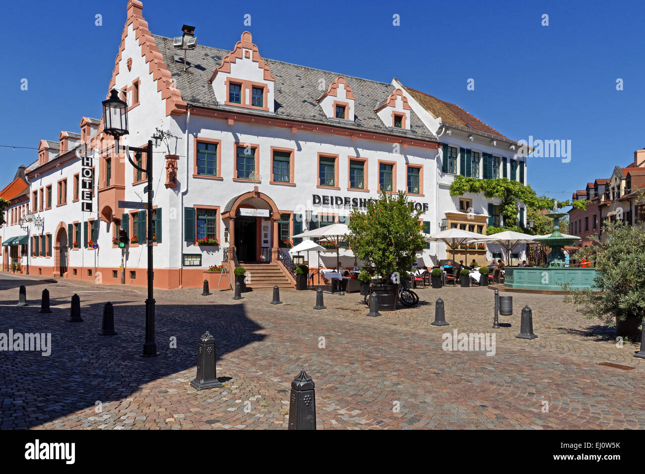 Europe, Germany, Europe, Rhineland-Palatinate, Deidesheim, German wine route, marketplace, Andreas's well, Deidesheimer Hof, hote Stock Photo