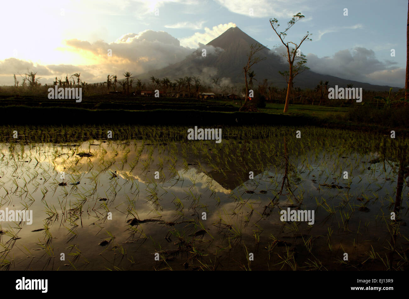 Volcanic ash city hi-res stock photography and images - Page 4 - Alamy