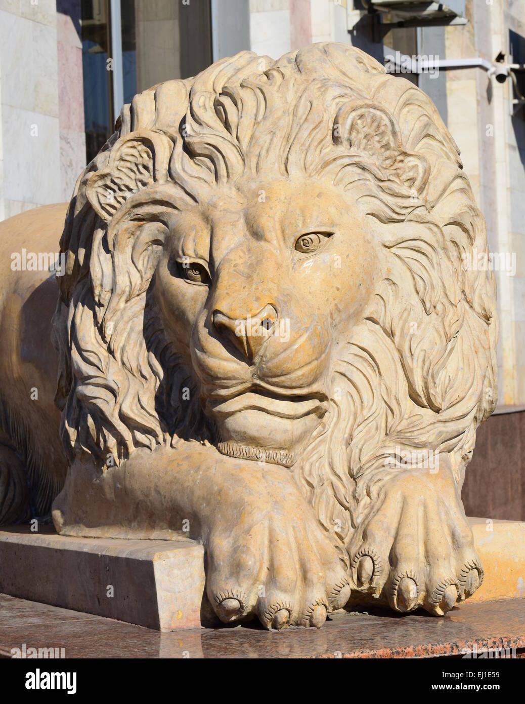 Photo of lion sculpture hi-res stock photography and images - Alamy