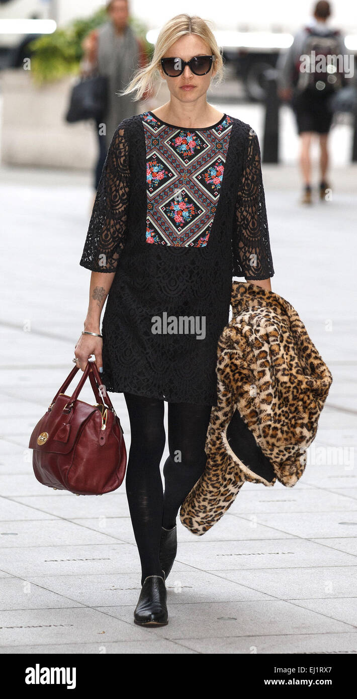 Black tights celebrity style hi-res stock photography and images - Alamy