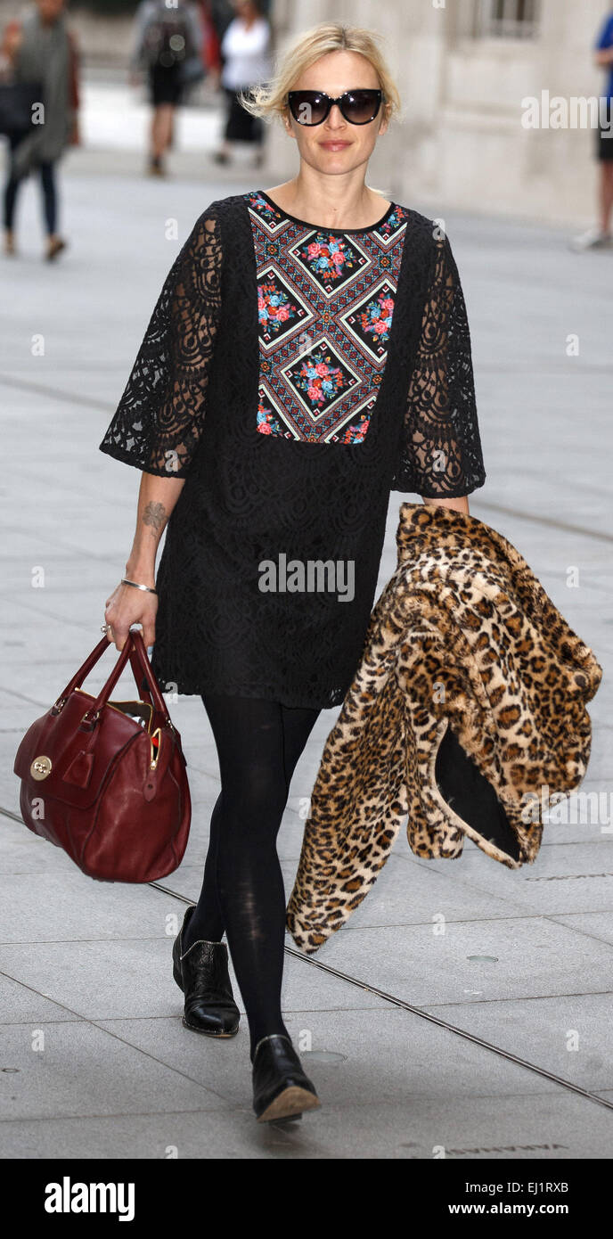 Black tights celebrity style hi-res stock photography and images - Alamy