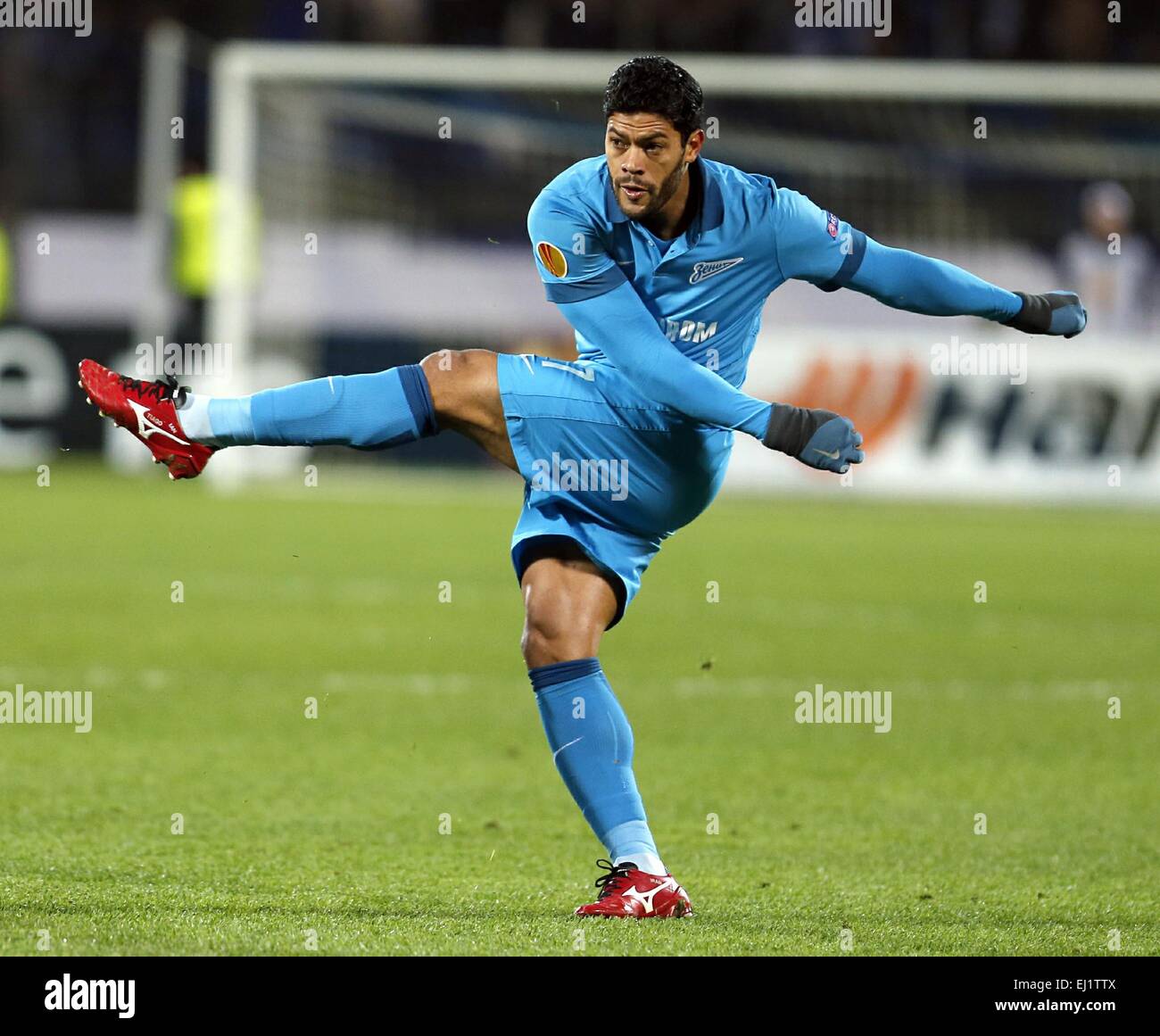 Халк футболист удар. Пеле - эдсон арантис ду насименту. Лучшие игроки в истории футбола. Халк зенит. Удар роберто карлоса.