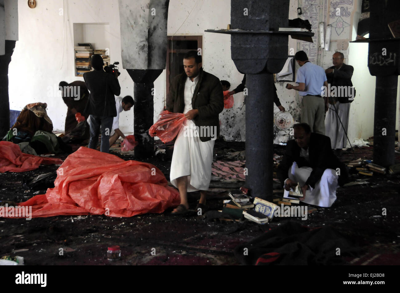 Sanaa, Yemen. 20th Mar, 2015. People clear a mosque after a suicide bomb attack in Sanaa, Yemen, March 20, 2015. A total of 88 people were killed and at least 100 others wounded on Friday in four bomb attacks in Yemen, local sources told Xinhua. Credit:  Hani Ali/Xinhua/Alamy Live News Stock Photo