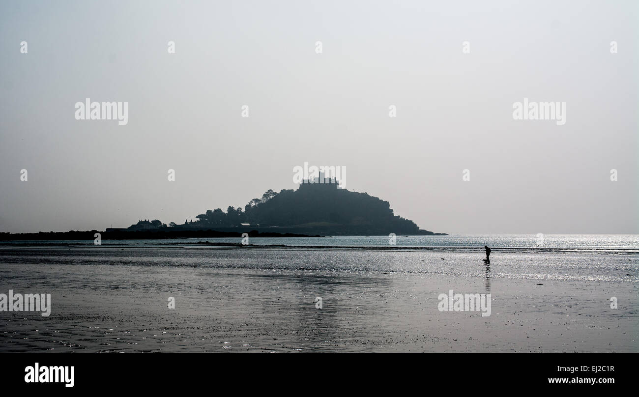 Marazion, Cornwall, UK. 20th March, 2015. UK Weather. Pollution from Europe is being blamed for the hazy conditions across the south west of england. Credit:  Simon Yates/Alamy Live News Stock Photo