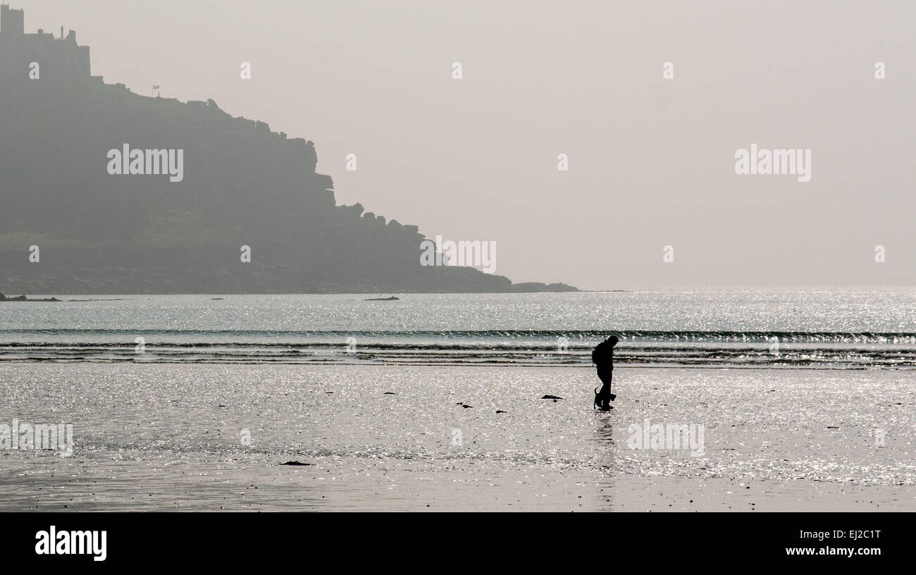 Marazion, Cornwall, UK. 20th March, 2015. UK Weather. Pollution from Europe is being blamed for the hazy conditions across the south west of england. Credit:  Simon Yates/Alamy Live News Stock Photo