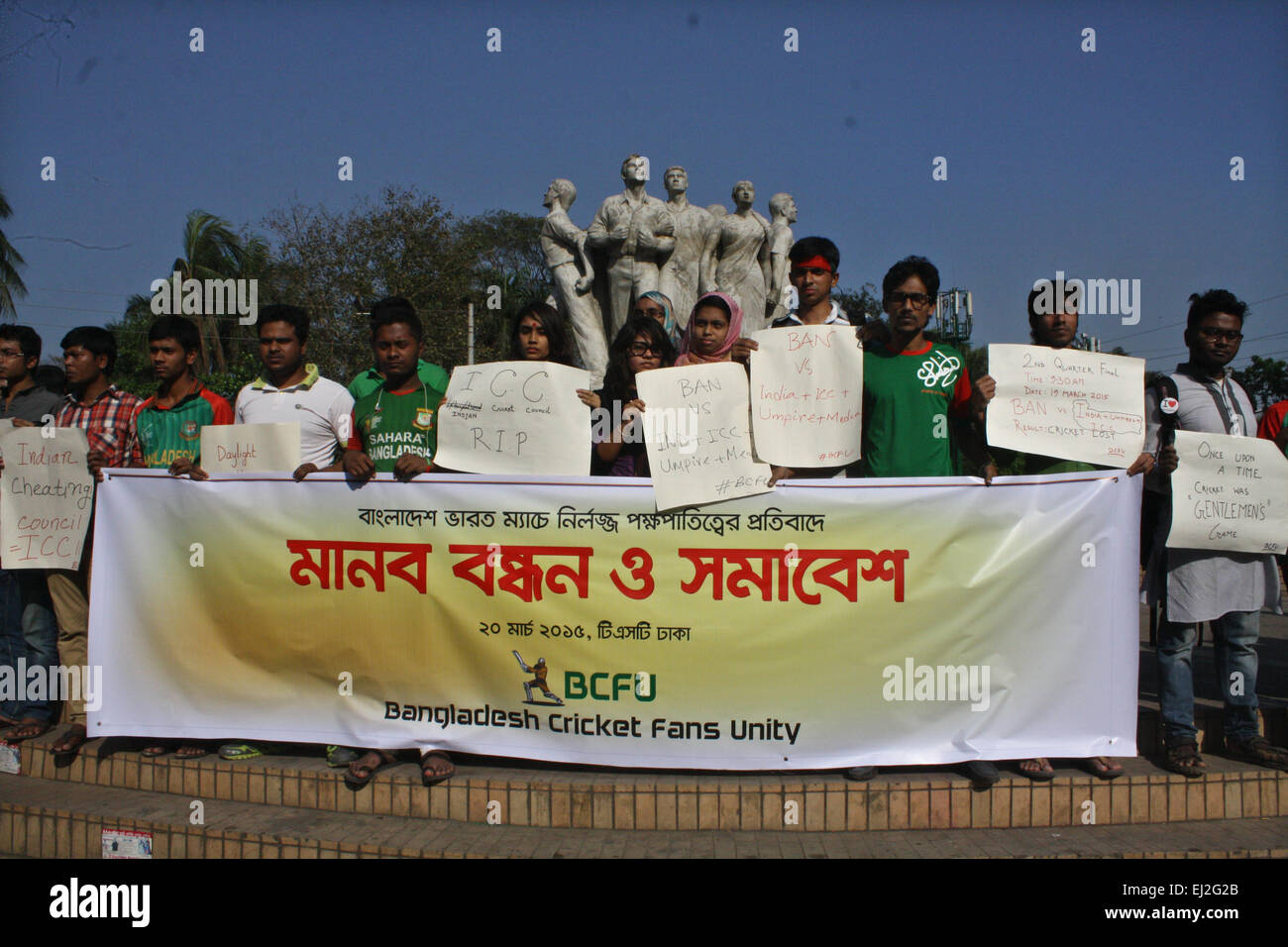 Dhaka, Bangladesh. 20th March, 2015. Bangladesh cricket fans unity