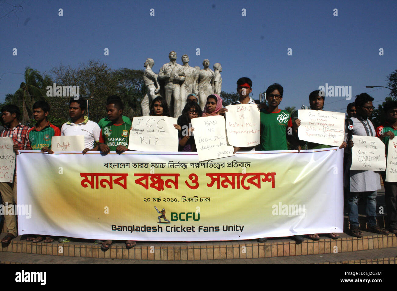 Dhaka, Bangladesh. 20th March, 2015. Bangladesh cricket fans unity