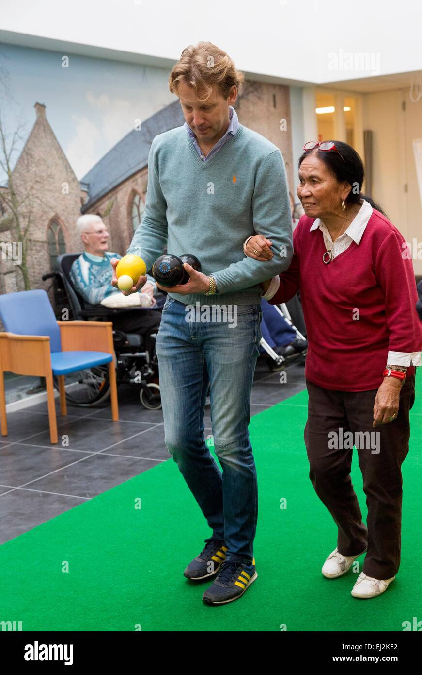 Barneveld, The Netherlands. 20th Mar, 2015. Prince Floris of The Netherlands voluntering in the nursinghouse Norschoten during NL Doet in Barneveld, The Netherlands, 20 March 2015. NL Doet is a National Volunteer day organized by the Oranje Fonds. Photo: Patrick van Katwijk/ POINT DE VUE OUT -NO WIRE SERVICE-/dpa/Alamy Live News Stock Photo