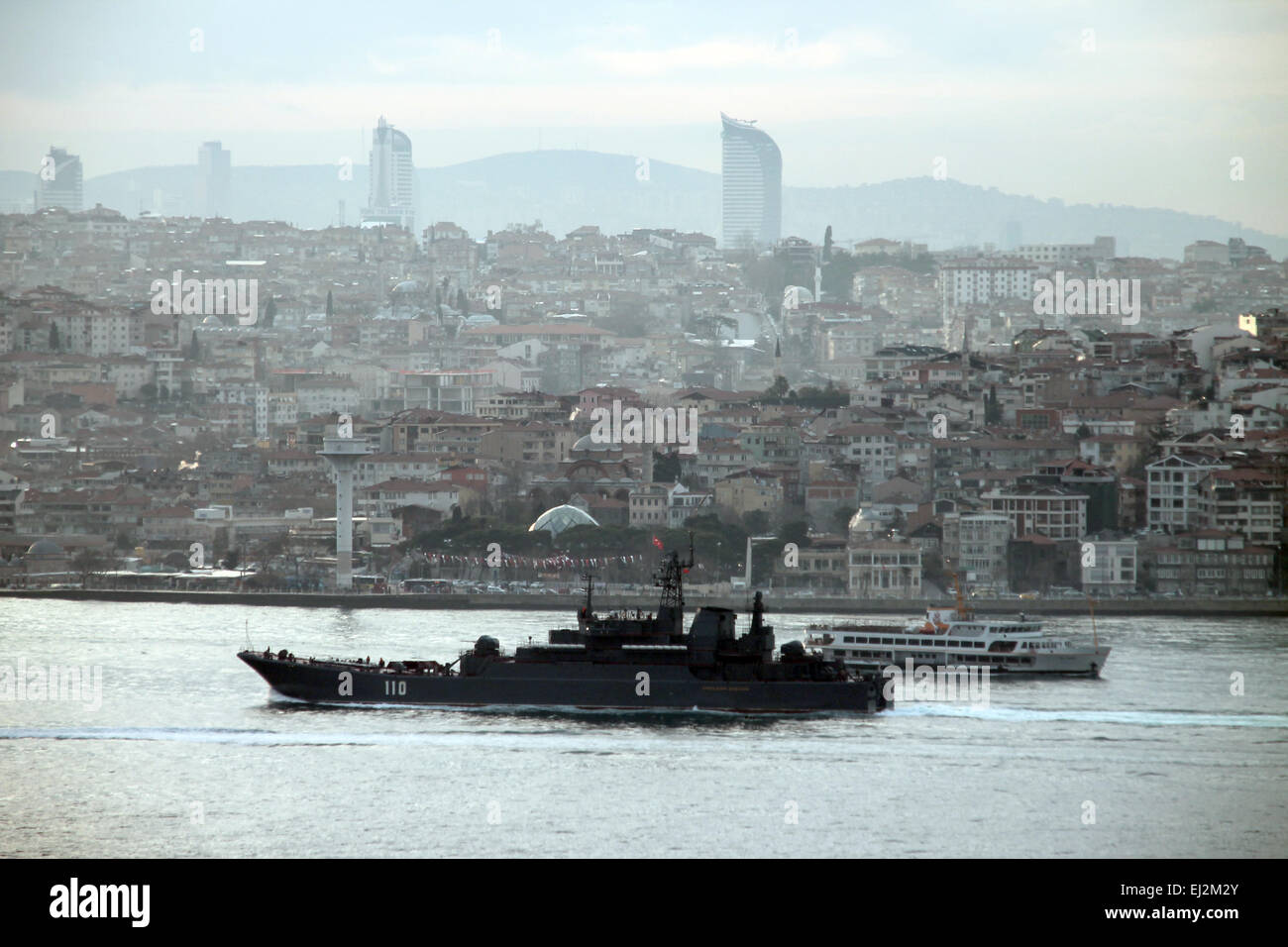 Istanbul, Turkey. 20th Mar, 2015. Russian warship 'Aleksandr Shabalin' on the Bosphorus, headed in the direction of the Black Sea, at Istanbul, Turkey, 20 March 2015. Photo: Can Merey/dpa - NO WIRE SERVICE -/dpa/Alamy Live News Stock Photo