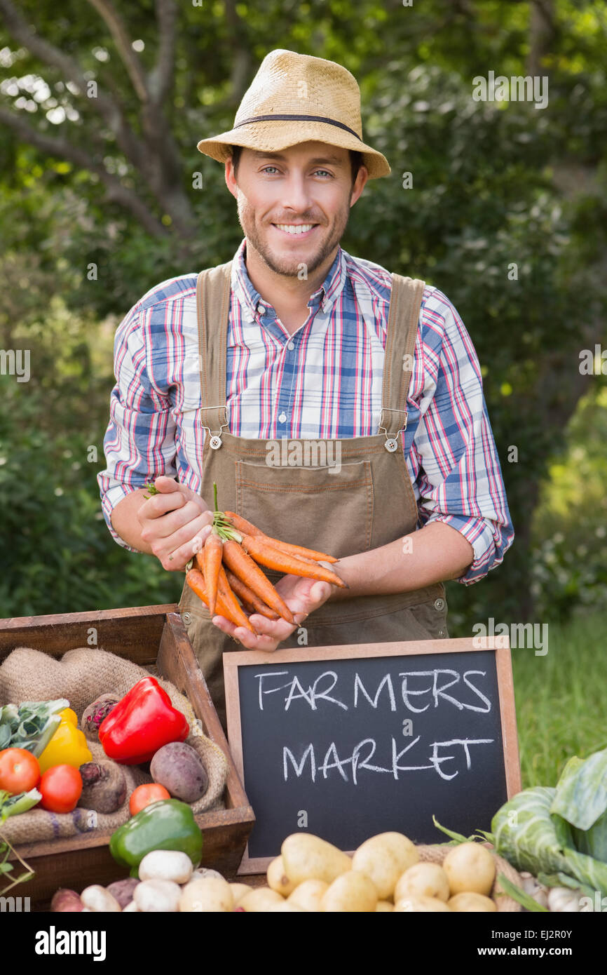 Farmer selling organic veg at market Stock Photo - Alamy
