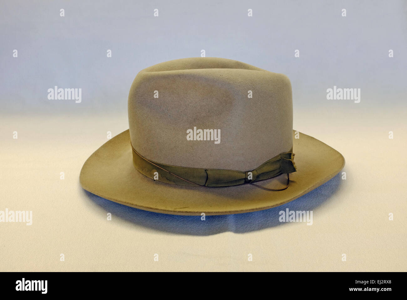 An old men's fedora felt hat, circa 1930s Stock Photo - Alamy
