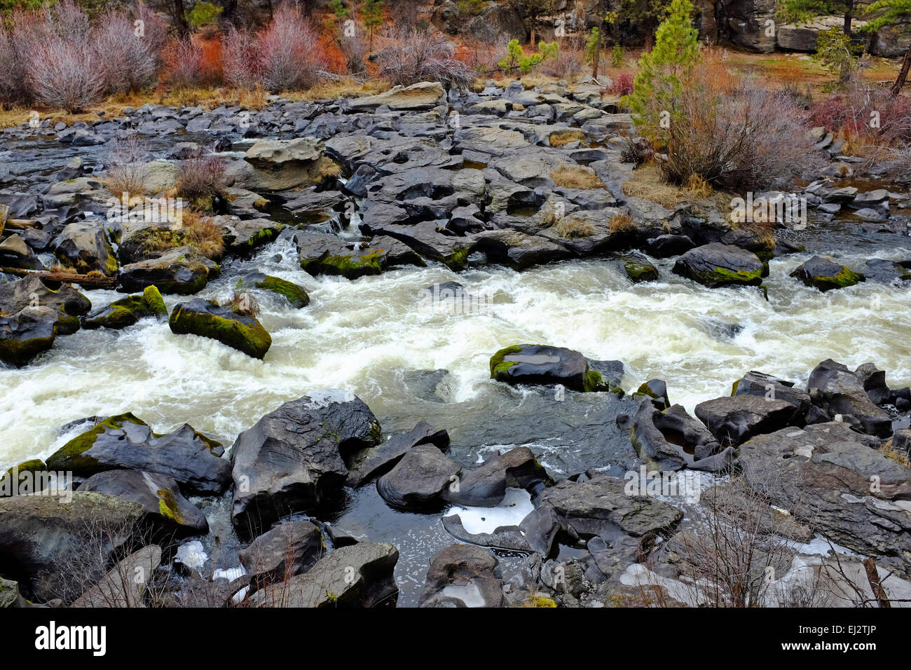 The rapid flow of the Deschutes River in downtown Bend, Oregon Stock Photo