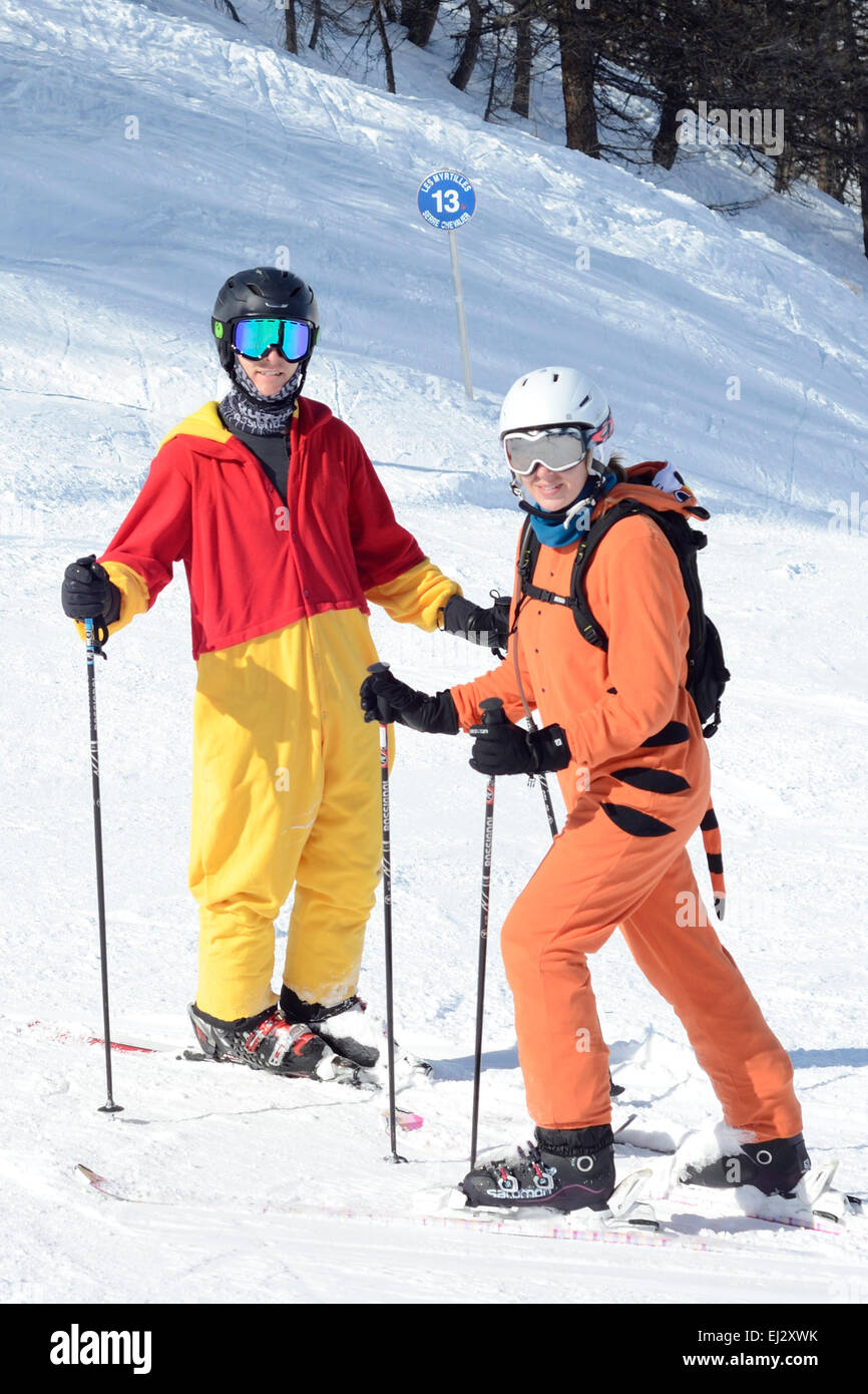 Skiing dress hi-res stock photography and images - Alamy