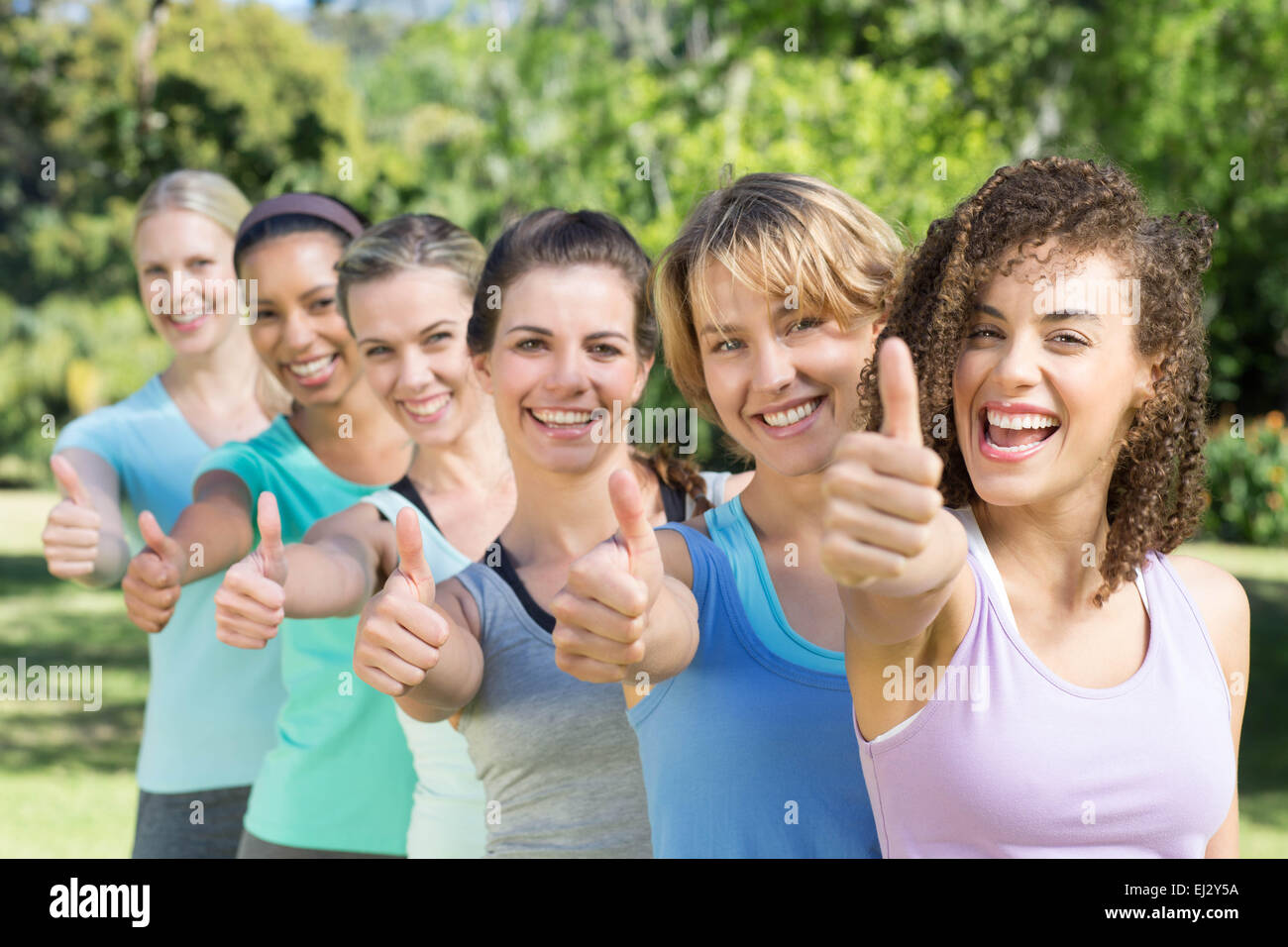 Group smiling hi-res stock photography and images - Alamy