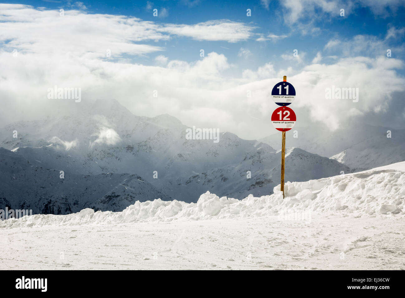 Ski piste sign hi-res stock photography and images - Alamy